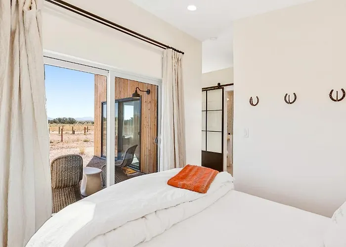 Luxurious Desert Casita With River Rock Shower Near Grand Canyon, Arizona