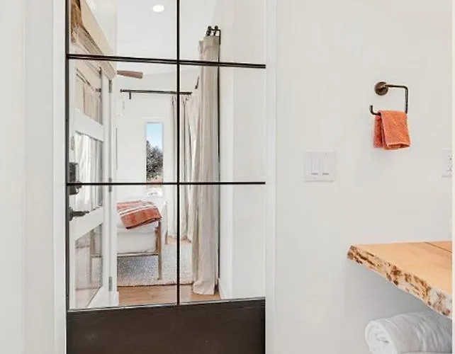 Luxurious Desert Casita With River Rock Shower Near Grand Canyon, Arizona * Williams